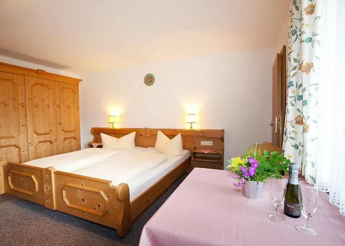 Gaestehaus Baltram Отель Рамзау