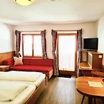 Hotel Gaestehaus Baltram 3*